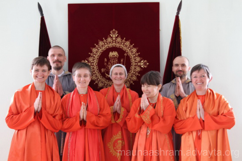 Монахи и послушники