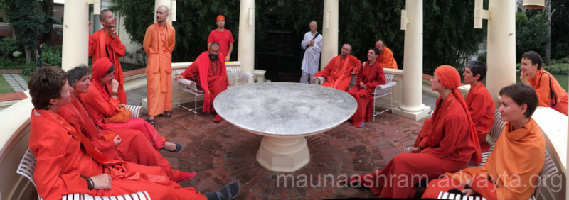 Монахи и послушники